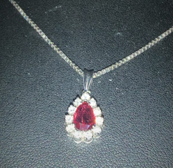 S1046 Collier mit Rubin Tropfen und Diamanten – Bild 2