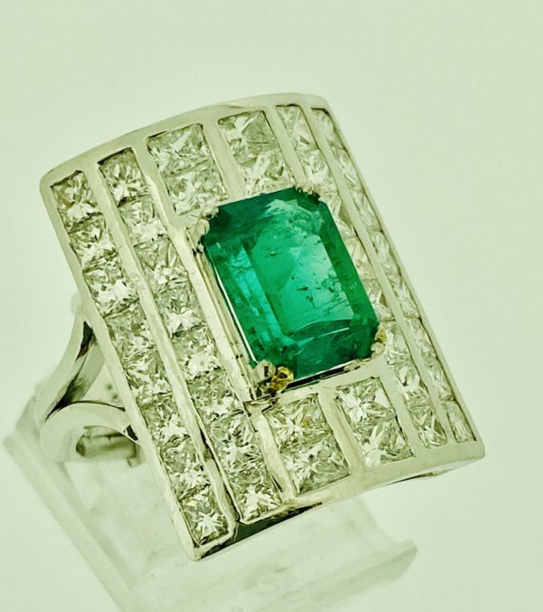 S1097 Ring mit Diamantbesatz und einem Smaragd – Bild 4